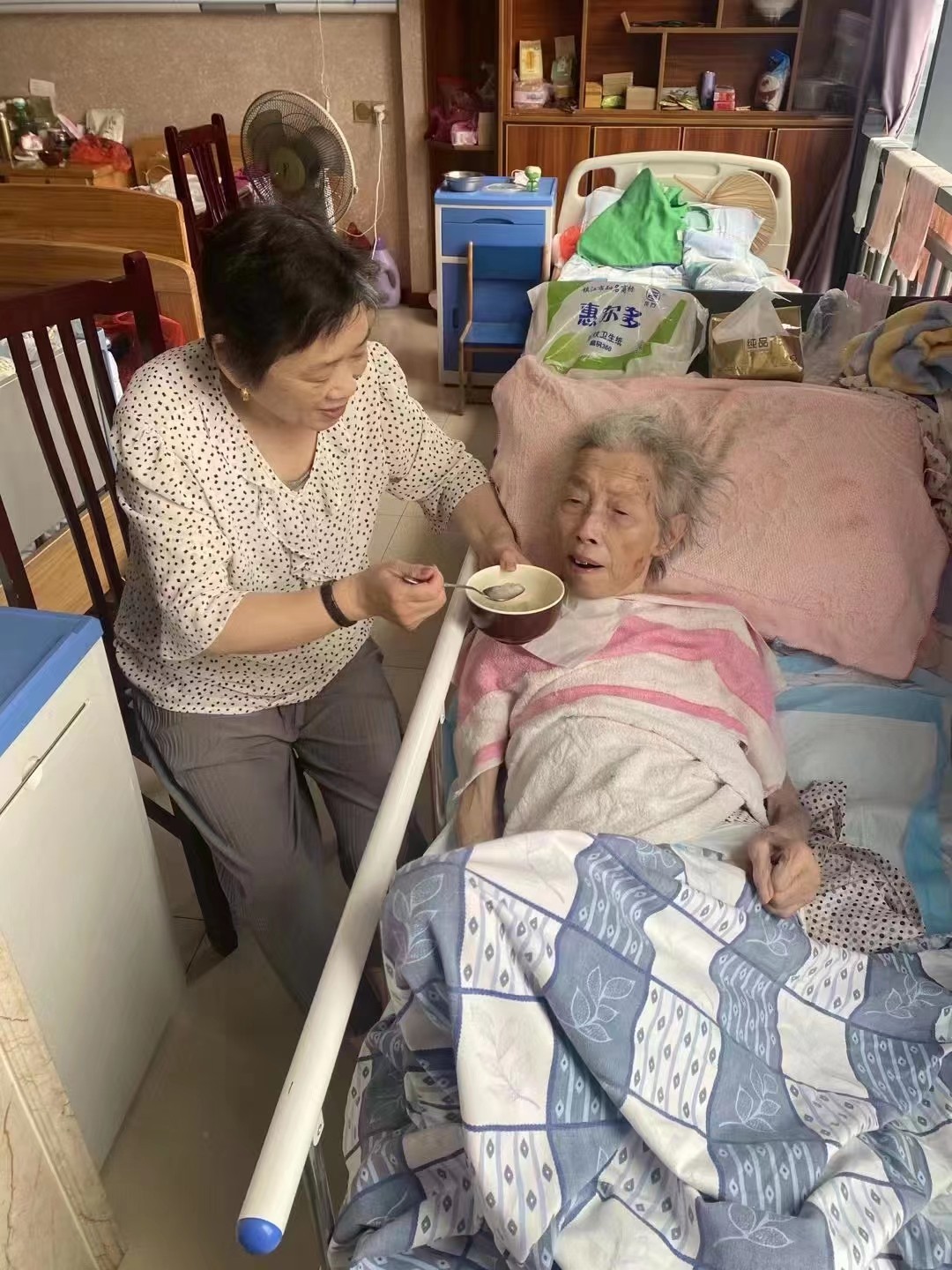 生活照料.jpg